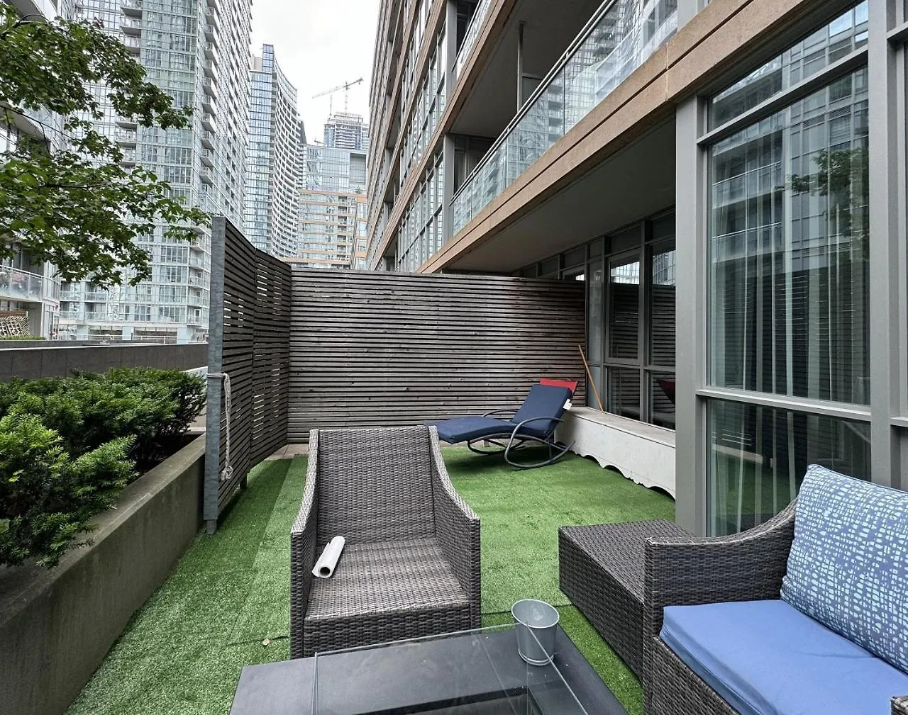 Apartment 1Bdrm Plus Den With 2 Real Beds Plus Sofabed & Terrace & Parking Toronto